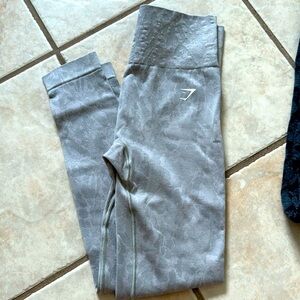 Gym shark leggings